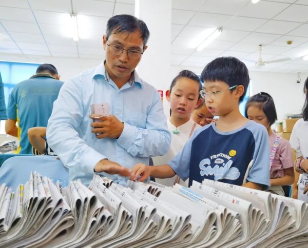 股票十大配资平台 当孩子们“接手”邮局：看“职业微体验”如何激活社区教育